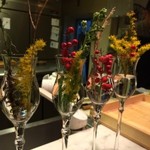 現代ガストロノミー 四匹の猫 - テーブルの飾り