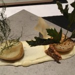 現代ガストロノミー 四匹の猫 - アミューズ：ポムとチップ