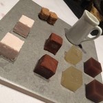 現代ガストロノミー 四匹の猫 - cafeと小菓子