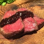 現代ガストロノミー 四匹の猫 - 発酵カシス：蝦夷鹿のロースト