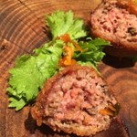 現代ガストロノミー 四匹の猫 - 鹿すじ肉のメンチカツ