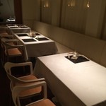 現代ガストロノミー 四匹の猫 - キャンドルが綺麗なテーブル席