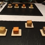 現代ガストロノミー 四匹の猫 - アミューズ：四匹の猫