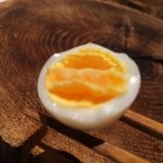 現代ガストロノミー 四匹の猫 - アミューズ：うずらのスモーク