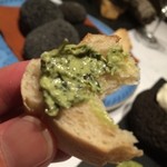 現代ガストロノミー 四匹の猫 - バジルバターがフレッシュで美味しい