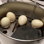 現代ガストロノミー 四匹の猫 - アミューズ：うずらのスモーク