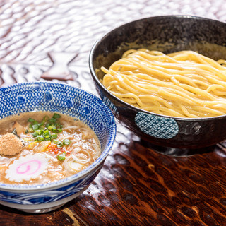 店長おすすめの「濃厚魚介つけ麺」