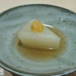 寿司割烹 魚紋 - 大根。