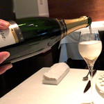 ア・ニュ ルトゥルヴェ・ヴー - シャンパン