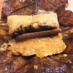 日本料理 梅林 - 棒葉蒸しの中身（もち米の中に鰻とごぼう）