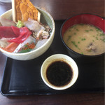 博多豊一 - スーパー海鮮丼