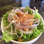 ランチセットのサラダ、ハニーナンプラーのドレッシングが美味しい！