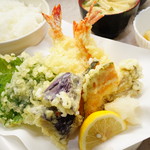 冨士屋 - 手ぶら定食、特製天つゆで召し上がれ下さい。1300円。