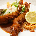 冨士屋 - 特大エビフライ特製デミグラスソースで召し上がれ下さいませ。1100円。