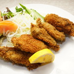 冨士屋 - 冬場限定カキフライ750円。