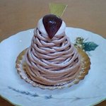広島白十字 - しっかりした固めのクリーム。濃厚な栗の味です。