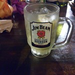 ワイン食堂 cor. - バーボンハイボール ４１０円(税込) お通し代はかからないのか、お食事だけでもして欲しくて店名に「食堂」と冠したし、気軽なお酒も置いてあるそう。