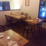 ワイン食堂 cor. - ２階には１４席。こじんまりと居心地良さそう。