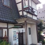 くるまや - 店の出入口（2016.12）