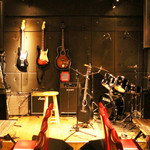 LIVE＆鉄板居酒屋 二代目らんま - ライヴスペース、楽器充実！ステージで演奏やライブを行っております！