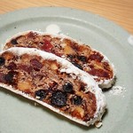 カソナッドのシュトレン\1200をカットしてみました