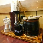 とんかつ よしみ - ドロッとした美味しいソース、他。