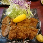 とんかつ よしみ - ヒレ(上)キャベツも多く、辛子も柔らかで、たっぷり(笑)