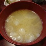 とんかつ よしみ - 大根と豆腐に、ネギたっぷりのお味噌汁