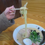 大春 - ラーメンの麺はやや細め