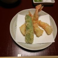 京都祇園 天ぷら八坂圓堂 - えんどう豆のと海老の天ぷら