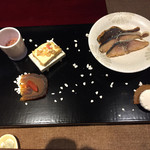 酒盗、へしこ、クリームチーズなど 茶漬けの後に、まだ飲ますんかいっ⁈