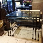 バリラックス ザ ガーデン - 受付用テーブル