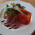 ダイニングキッチン たう゛ぇるね - ハンバーグランチ用のサラダ　鴨肉付です