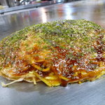 拾番 - そば肉玉　実に丁寧な焼き方で、素材の味が生きています。