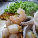 拾番 - 拾番スペシャル　シーフードてんこ盛りの豪華お好み焼きです