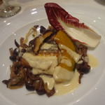 アマルフィイ・モデルナ - スズキ のソテー、４種のキノコのソテー、白ごまのクリームソース