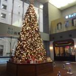 アマルフィイ・モデルナ - オアゾ１Fのクリスマスツリー