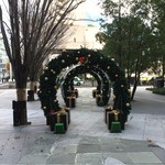 ダイニング万葉 - トラストタワー前のクリスマスアーチ