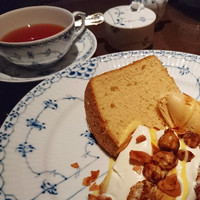表参道うかい亭 - シフォンケーキ　キャラメルアイス添え
