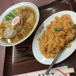 中華料理 珍華 - 半チキンライス・ラーメン（８２０円）２０１６年１２月