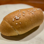 ブランジュリ ノアン - 「塩パン」（100円+税）。