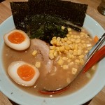 ラーメン大桜 - たまごラーメンにコーンをトッピング