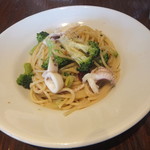 絶妙な美味しさの「イカとブロッコリーのペペロンチーノ」（2016.12再々）