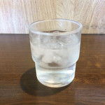 冷たい水。
          うまし。