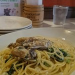 イタリア食堂amico - 広島牡蠣とほうれん草のクリームソース