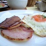 カレント - ブレックファストメニュー　ベーコンエッグ