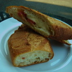 カフェ・ミケランジェロ - バゲット・プロジュット（生ハム、モッツァレラチーズ・トマト入り）