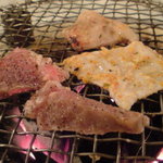 焼肉 幸福 - 豚ホルモンと豚