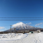 お店の前から見える羊蹄山が素敵です！(2016年12月)