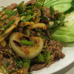 タップワーン（茹で牛レバーサラダ）